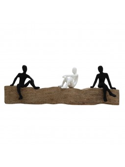 3 personnages noirs et...