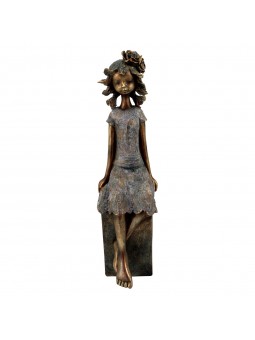 Figure de fille assise